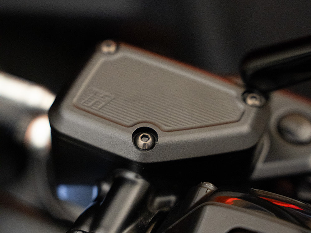 Front Master Cylinder Cover - Black. Fits CVO Touring 2023up & Street Glide & Road Glide 2024up.